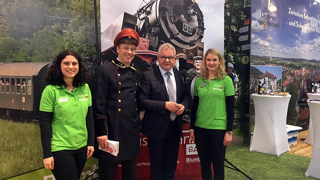 (von links) Jasmin Schmerbach, Christian Brinkmann, Minister Wolf, Nadine Götz.