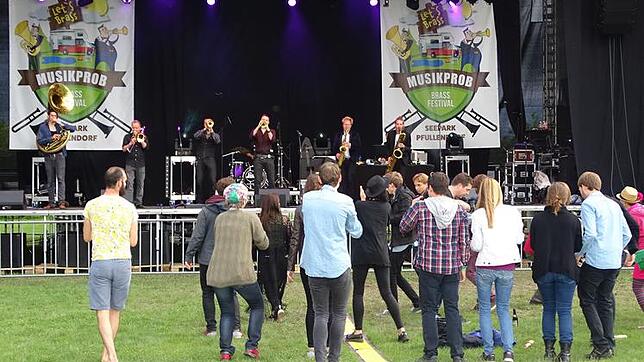 Die Besucherzahl war verhalten. Von der Qualität aber war das Brass Festival eine Klasse für sich. Wer sich, trotz des Wetters in den ...