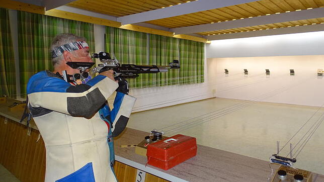 Wenn man auf dem Schießstand erfolgreich sein will, braucht man eine sichere Hand, ein gutes Auge und ein hochmodernes Luftgewehr. Das ...