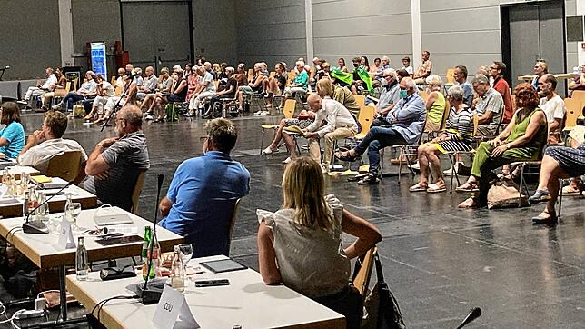 Gut 100 Bürgerinnen und Bürger verfolgten am Dienstagabend die Diskussion im Gemeinderat zum Standort für die neue Albert-Merglen-Schule.