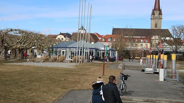 Die Tage der spitzen Dächer auf der Mole in Radolfzell sind gezählt. Nach dieser Saison werden sie abgerissen für den Bau eines neuen ...