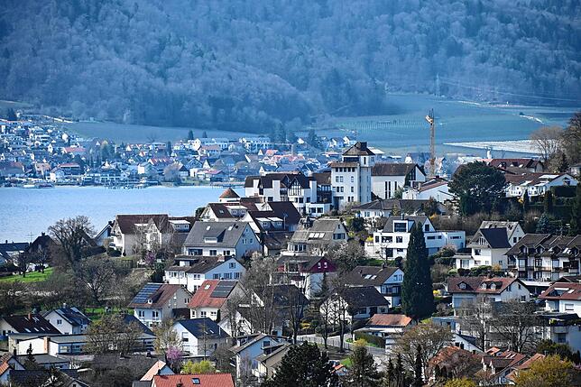 Der Blick von der Bergstraße aus auf Ludwigshafen im April 2023 (Archivbild).