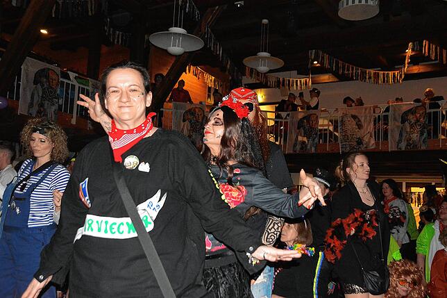 Bild 28: Beste Laune beim Narrenzunftball in Bad Dürrheim