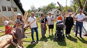 Gemeinsam eröffneten Klaus Baumgartner, die Vereinsvorsitzende Xenia Hertel und Herrischrieds Bürgermeister Christian Dröse (von links) ...