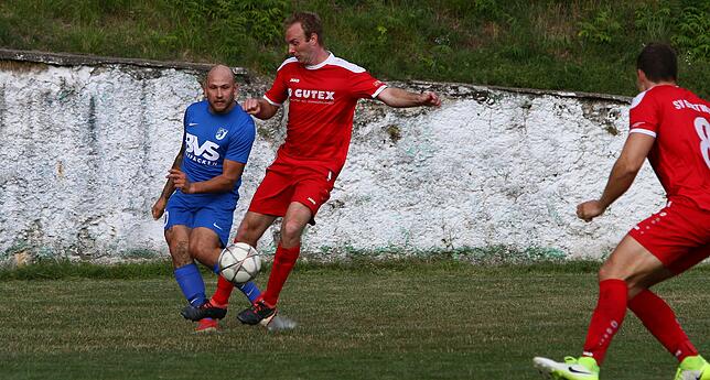 Bild 6: FC Erzingen wird Favoritenrolle beim SV Gurtweil gerecht &ndash; und wir haben Bilder!