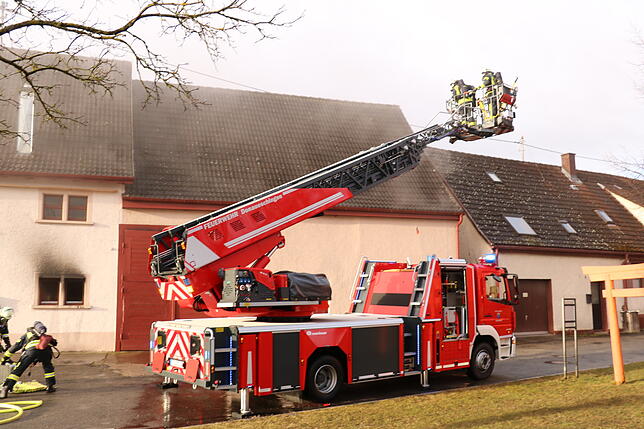 Bild 2: Die Bilder zum Feuerwehreinsatz in Allmendshofen: Eine defekte Heizung beginnt zu brennen