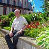 Dekan Peter Berg im Garten vor dem Pfarrhaus beim Fridolinsmünster in bad Säckingen. Diese Aufnahme entstand vor der Corona-Krise ...
