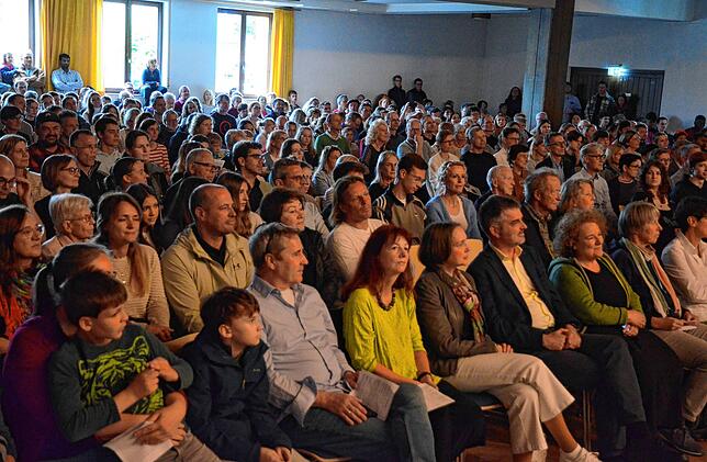 Gut gefüllt: die Markdorfer Stadthalle beim Sommerkonzert des BZM.