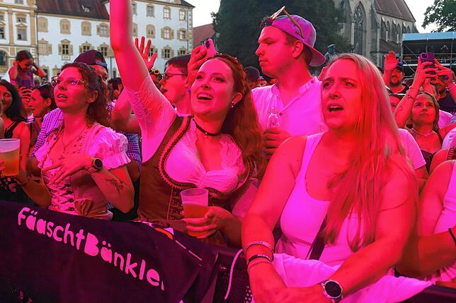 Bild 26: Fäaschtbänkler begeistern 5000 Fans beim letzten Schloss Salem Open Air – Die besten Bilder!