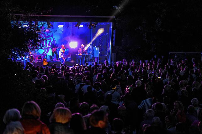 Bild 8: Radspitz heizt Besuchern beim Kulturfest kräftig ein