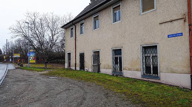 Karl Schmid aus Anselfingen starb im KZ Dachau. Ein Stolperstein in der Außer-Ort-Straße, wo er als Sohn eines Gastwirts aufwuchs, soll ...