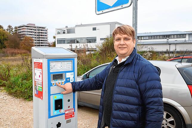 Olaf Ducho ist von der Verkehrssituation in Konstanz nicht überzeugt: Statt ab Dettingen 11,40 Euro für ein Familienbusticket zu zahlen, ...