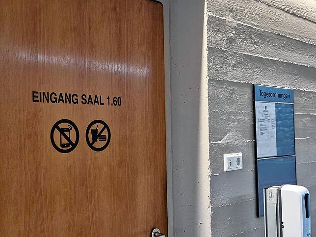 Im Sitzungssaal 1.60 des Landgerichts Konstanz werden zwei mutmaßliche Vergewaltigungen verhandelt.