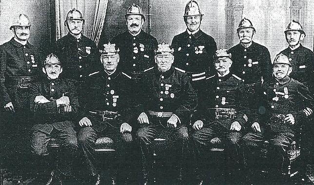 Zu einem Erinnerungsbild stellte sich das Obersäckinger Feuerwehrkommando im Jahre 1925. Stolz blickte man damals auf das dreißigjährige ...
