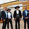Froh über den Neubau in Donaueschingen: OB Erik Pauly (von links), Architekt Günter Limberger, Stephan Mantel, Florian Fluck und Boris ...
