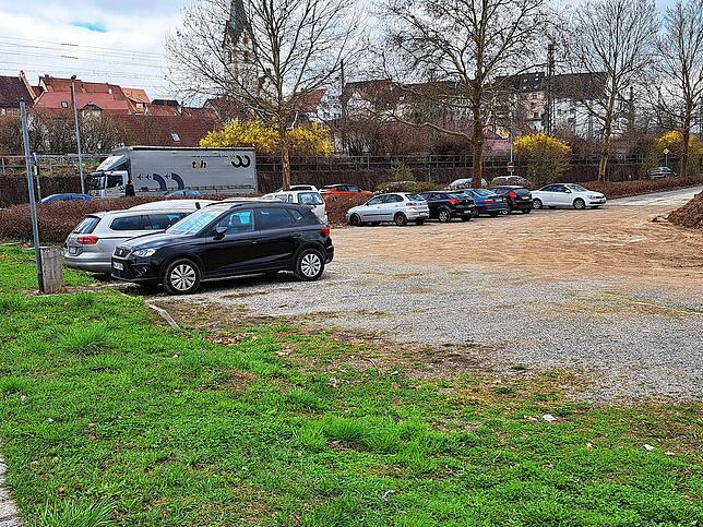 Auf dem Parkplatz an der Kreuzung Hegau- und Ballenbergstraße könnten schon bald E-Autos einer Carsharing-Flotte zur Verfügung stehen.