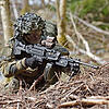 Donaueschinger Jäger zeigen im Weißwald bei Tannheim im April 2021, wie sie im Ernstfall durchs Unterholz vorrücken. Damals war der ...