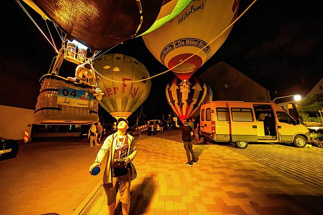 Modellballonglühen beim Dorfhaus in Überauchen.