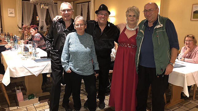 Gut besucht war der Jahresabschluss der Blumberger Ortsgruppe des Schwarzwaldvereins mit dem Cabaret Die2Drei in der Scheffellinde. Die ...
