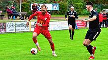 Zug zum Tor: Sebastian Rupp (links) spielt im dritten Jahr beim FC Wallbach und will mit seinen Toren dazu beitragen, dass der ...