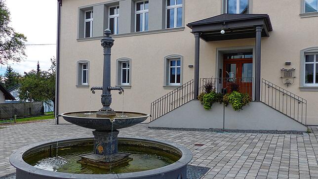 Das Haus der Vereine in Thalheim wird in Zukunft mit einer Wärmepumpe beheizt. Aus dem Anschluss an das Nahwärmenetz wird es nichts. ...
