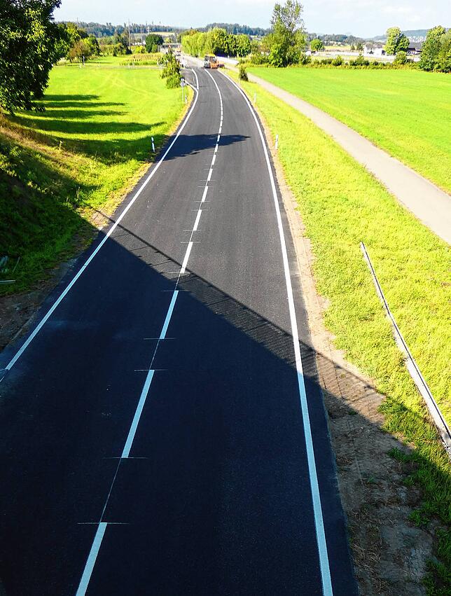 Blick in Richtung Jestetten, die Fahrbahn ist bis zur Ausfahrt Nack aus Richtung Jestetten komment bereits fertiggestellt, incl. Markierung