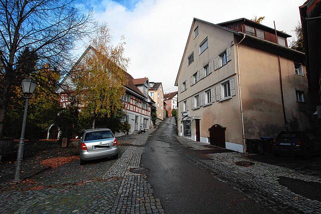 Auch der Lenzensteig soll ein neues Gesicht erhalten: Hier werden Wasserleitung und Regenwasserkanal erneuert sowie Kabelleerrohre und ...