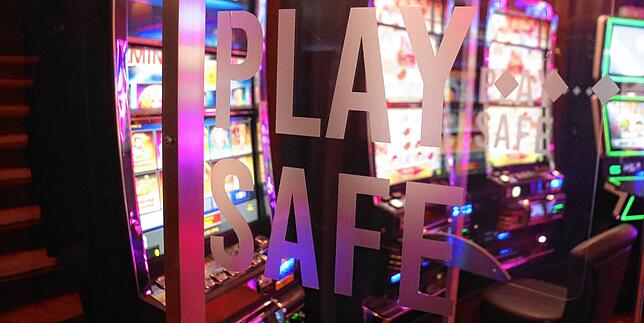 „Play safe“ ist das Motto der Hygiene-Maßnahmen im Casino. Sie schrecken viele Besucher ab.