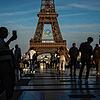 Diese Ringe – hier am Eiffelturm – dominieren in den kommenden Wochen das Stadtbild von Paris: Am 26. Juli werden die Olympischen ...