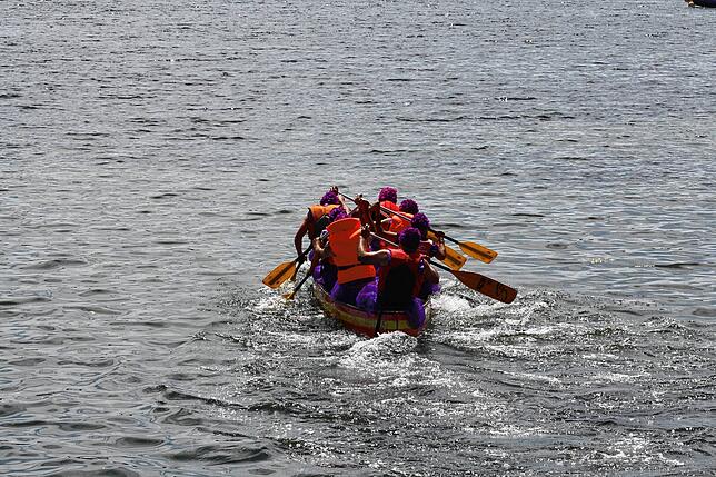 Bild 33: Radolfzell: Rein ins Boot und gleich ins Wasser: Das Großkanadierrennen 2025 in Bildern