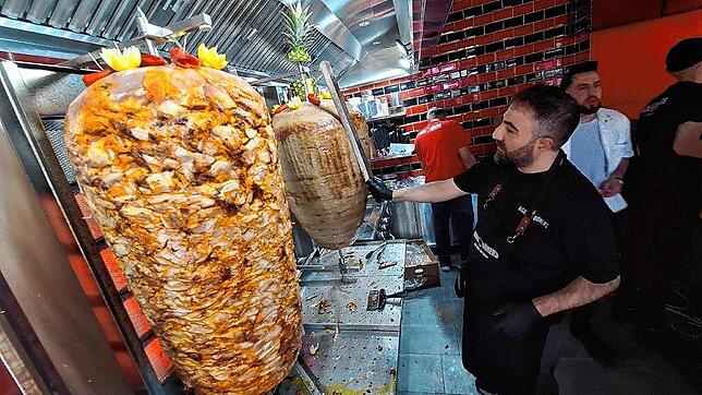 Bild 21: Hunderte Konstanzer warten auf den 1-Cent-Döner: Unglaubliche Szenen in Bildern festgehalten