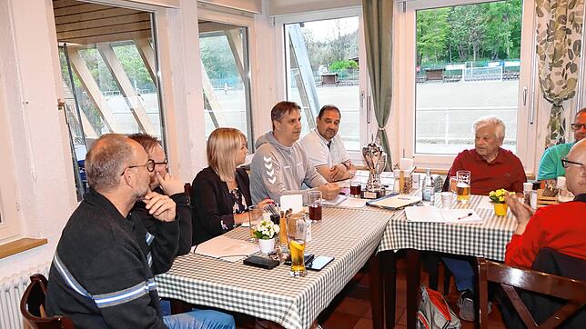 Bei der Hauptversammlung in der Sportgaststätte Save am Schlossberg zieht der Vorstand des Tischtennisclubs Unterkirnach um den ...