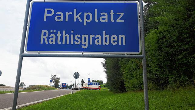 Auf den Halteflächen des Parkplatzes Räthisgraben an der A81 ist meist viel Platz. Zu Stoßzeiten stauen sich aber auch hier die ...