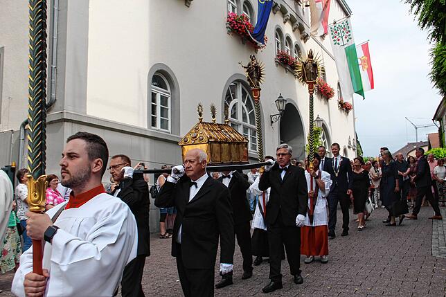 Bild 6: Hausherrenfest 2024: Hausherren-Prozession nach dem Hochamt