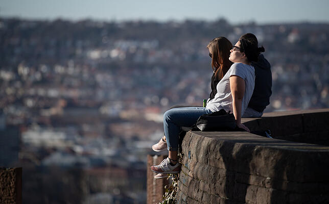 Hat man genügend Treppenstufen erklommen, kann man eine wunderschöne Aussicht auf die Stadt Stuttgart genießen.
