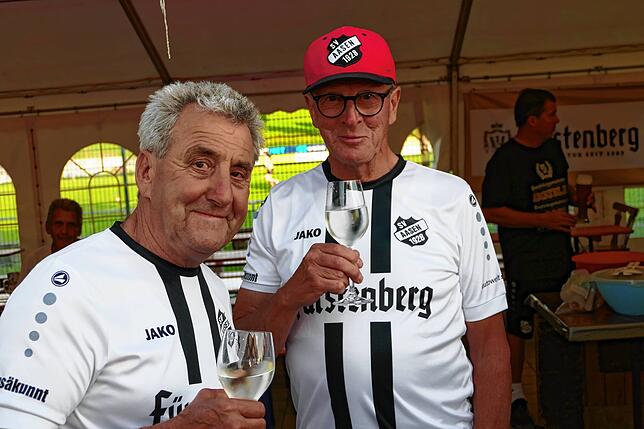 Bild 19: Bezirksligameister SV Aasen gewinnt zum Rundenabschluss mit 7:1 und feiert ausgelassen den Aufstieg