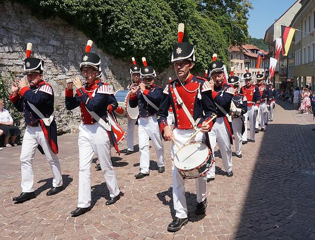 Mit Trommeln und Flöten: Spielmannszug und Bürgerwehr der Bürgerzunft 1503 fehlen bei keinem Schwyzertags-Umzug.