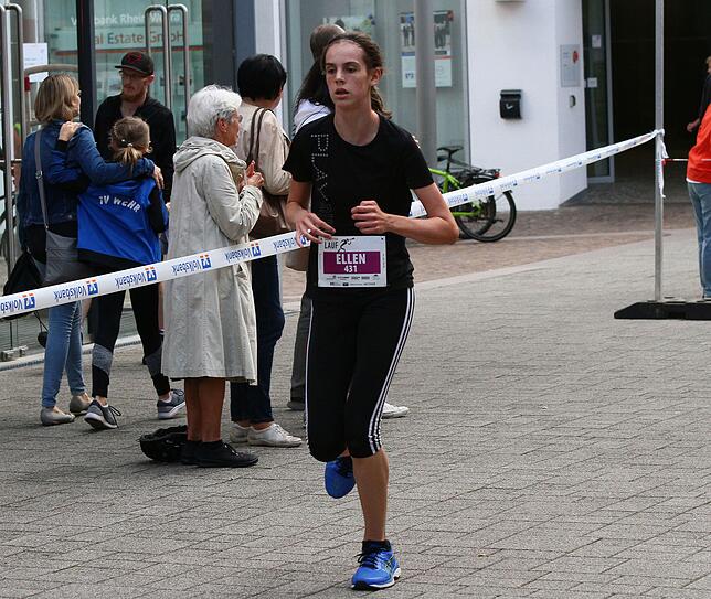 Schnelle Beine: Ellen Diez (LG Hohenfels) aus Binzgen setzte sich bei den U18-Läuferinnen in 13:39,9 Minuten durch.
