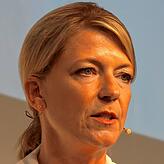 Toller Vortrag von Denise Maurer zum Thema „Starke Frauen im ländlichen Raum. Sie sagt: „Die Erziehung zum Veilchen im Moose ...
