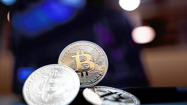 Zwei junge Männer wollten Bitcoin in Millionenhöhe von der Zürcher Kantonalbank erpressen. (Symbolbild)