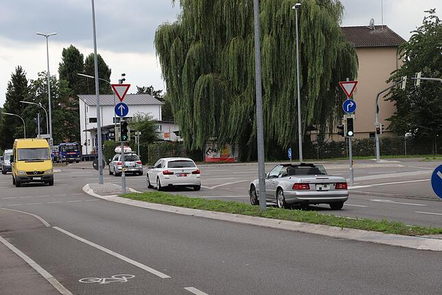 Problemstelle Opelstraße: Hier gab es im Juli einen Zusammenstoß, weil eine Autofahrerin links abgebogen ist, obwohl sie es nicht durfte.