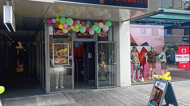 Der nächste Leerstand ist keiner mehr: Wo es früher in der Singener Innenstadt Cheeseburger und Big Mac gab, werden heute Döner und ...