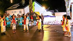 Der Tanz der jungen Hirtebuebe eröffnet den Reigen der Brauchtumsvorführungen anlässlich der Erweckung der Fasnet in Schönwald. Bild: ...
