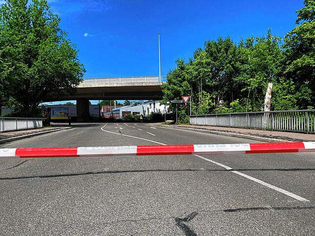 Eine der Absperrungen im Umfeld des Einsatzes.