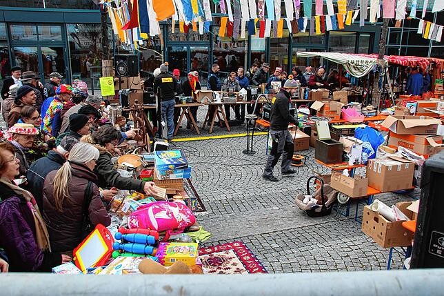 Allerlei Kruscht wird beim Billigen Jakob feil geboten. Unser Bild stammt aus dem Jahr 2020, als der Närrische Jahrmarkt zuletzt stattfand.