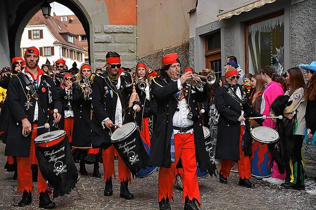 Bild 10: Bilder vom Narrenbaumstellen in Meersburg