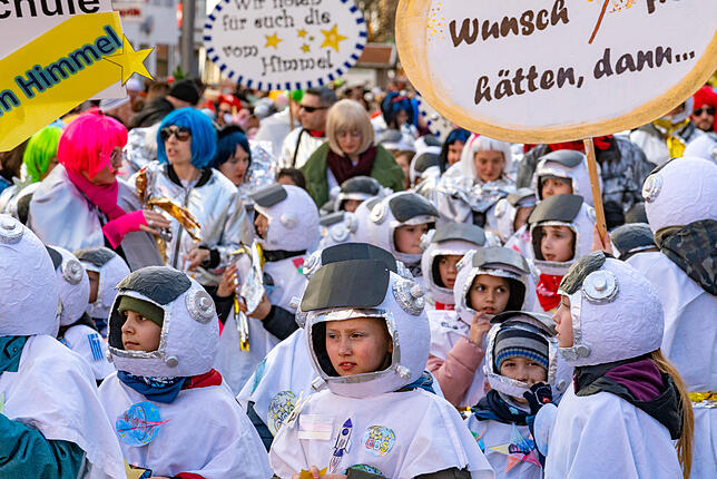 Bild 22: Bilder vom großen Kinderumzug in VS-Villingen am Schmotzigen &ndash; Teil 4