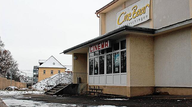 Das alte Cinema-Gebäude gehört mittlerweile auf dem Konversionsgelände zu den wenigen, die noch von den Abrissarbeiten verschont ...