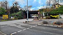 Die Brücke der Güterstraße über die Basler Straße in Rheinfelden soll abgerissen und durch drei separate Brücken ersetzt werden. Bild: ...