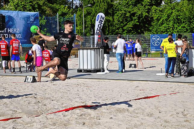 Bild 17: Bilder von der Einweihung des Beach-Handballfelds in St. Georgen
